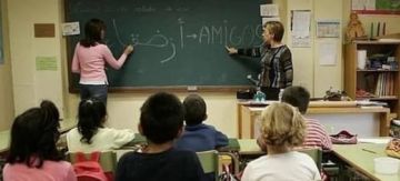 ڤوكس يهاجم برنامج تعليم الثقافة المغربية في مدريد ويحول المدارس إلى ساحة صراع سياسي