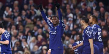 برشلونة وسان جيرمان يعبران إلى نصف نهائي أبطال أوروبا بعد نجاتهما من انتفاضة دورتموند وأستون فيلا