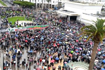 المغرب.. عشرات الآلاف يتظاهرون تحت الأمطار تضامنا مع الشعب الفلسطيني (فيديوهات صور)