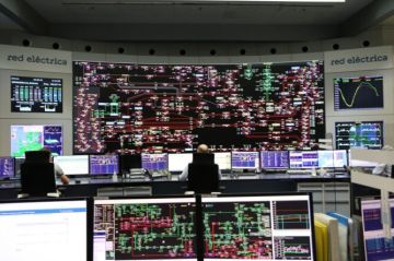 إسبانيا تحقق في نشاط مريب بشمال إفريقيا قبيل انقطاع الكهرباء وتستبعد المغرب من الاتهام