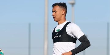 رحيمي.. من لاعب غير مرغوب فيه إلى مطالب بتجديد عقده مع الرجاء رحيمي.. من لاعب غير مرغوب فيه إلى مطالب بتجديد عقده مع الرجاء