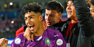 بلعروش يتألق ويظفر بجائزة الأفضل في النهائي وأفضل حارس مرمى في كان أقل من 17 سنة بلعروش يتألق ويظفر بجائزة الأفضل في النهائي وأفضل حارس مرمى في كان أقل من 17 سنة