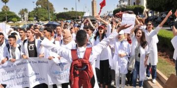 طلبة الطب يدعون وزارة التعليمإلى تنفيذ التزامات محضر التسوية طلبة الطب يدعون وزارة التعليمإلى تنفيذ التزامات محضر التسوية