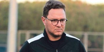 بنهاشم يعزز طاقم الوداد بلاعبين سابقين فازا بعصبة الأبطال