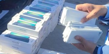 إحباط تهريب 99 هاتف ذكي بمعبر سبتة