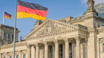 ألمانيا تقيد لم شمل اللاجئين وتشدد قوانين الجنسية ألمانيا تقيد لم شمل اللاجئين وتشدد قوانين الجنسية