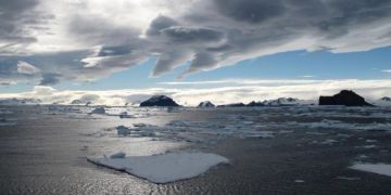 علماء يحذرون من استمرار ارتفاع سطح البحر