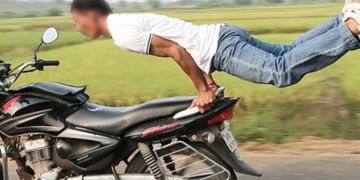 الداخلية تتوعد أصحاب السياقة الاستعراضية في الفضاءات العمومية