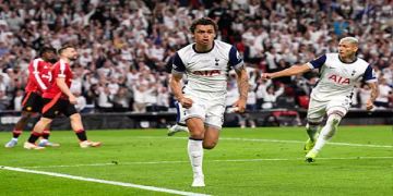 الأول منذ 40 عاما.. توتنهام يتوج بلقب الدوري الأوروبي