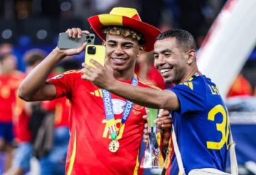 لا علاقة له بجذوره المغربية الغينية لماذا اختار منير نصراوي اسم لامين جمال لابنه