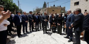 إسرائيل تطلق النار على وفد ديبلوماسي دولي يضم السفير المغربي