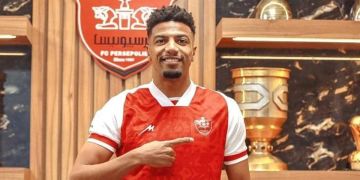 بعد مغادرة إيران.. حقيقة عودة العملود إلى الوداد