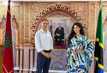 زوجة عزيز كي تفاجئ جماهير الوداد المغربي بإطلالة مثيرة (صور)