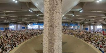 أول أيام التشريق.. الحجاج يواصلون رمي الجمرات الثلاث