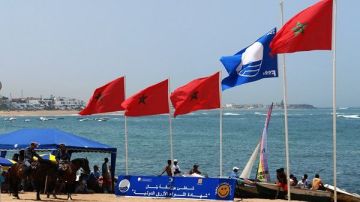 شواطئ المغرب تواصل ريادتها عربيا وإفريقيا.. رفع اللواء الأزرق بـ33 موقعا خلال صيف 2025 شواطئ المغرب تواصل ريادتها عربيا وإفريقيا.. رفع اللواء الأزرق بـ33 موقعا خلال صيف 2025