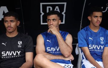 الهلال السعودي يتخذ قرارا هاما بعد فسخ التعاقد مع عبد الرزاق حمد الله