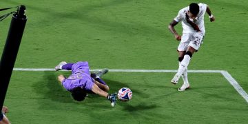 بونو يحصد الإشادات وينال أعلى تنقيط في مباراة الهلال والسيتي بونو يحصد الإشادات وينال أعلى تنقيط في مباراة الهلال والسيتي