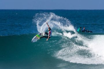 شواطئ المغرب تخلق فرصا جديدة.. ركوب الأمواج ينعش قرى المغرب الساحلية شواطئ المغرب تخلق فرصا جديدة.. ركوب الأمواج ينعش قرى المغرب الساحلية