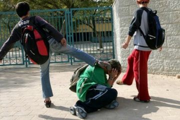 كاميرات مراقبة وخلايا إنصات.. خطة أمنية وتربوية جديدة لوقف تصاعد العنف بالمدارس