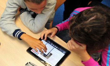 إدمان الشاشات يأسر أبناء المغاربة.. وخبير يحذر من عواقب وخيمة