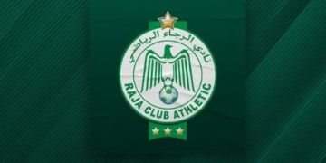 الرجاء يناقش عرضا لتسريح لاعب أجنبي