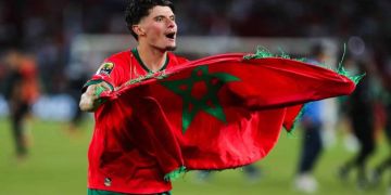العزوزي يتلقى الإشادة من مدرب أوكسير الفرنسي العزوزي يتلقى الإشادة من مدرب أوكسير الفرنسي