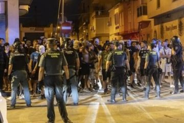 تصاعد الاعتداءات العنصرية ضد الجالية المغربية بإسبانيا تجر بوريطة للمساءلة البرلمانية تصاعد الاعتداءات العنصرية ضد الجالية المغربية بإسبانيا تجر بوريطة للمساءلة البرلمانية