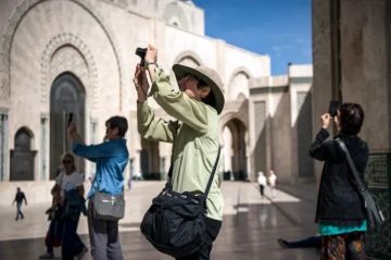 المغرب يستقبل 2.7 مليون سائح خلال يوليوز.. وثلثا الزوار من مغاربة العالم المغرب يستقبل 2.7 مليون سائح خلال يوليوز.. وثلثا الزوار من مغاربة العالم