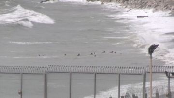 300 محاولة في ليلة استثنائية.. تفاصيل موجة جديدة من الهجرة الجماعية بين الفنيدق وسبتة