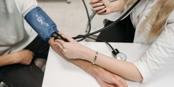  480 مستفيدا من قافلة طبية للكشف عن أمراض القلب والشرايين بجرسيف