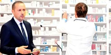 الصيادلة يصعدون ضد وزارة الصحة بسبب إجراءات تهدد استقرار المنظومة الصيادلة يصعدون ضد وزارة الصحة بسبب إجراءات تهدد استقرار المنظومة