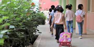 أساتذة وتلاميذ المغرب يستعدون للالتحاق بالمدارس