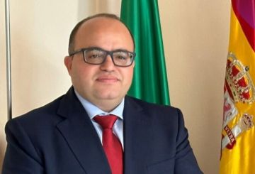 من التواصل إلى الديبلوماسية.. الخارجية تعين النجاري قنصلا عاما في إيطاليا