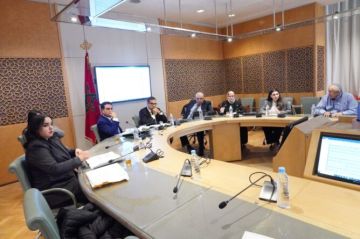 استعمال الذكاء الاصطناعي يثير تساؤلات برلمانية حول التقنين وحماية المواطنين