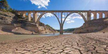 موجات الحر والجفاف والفيضانات تكلف الاتحاد الأوروبي 43 مليار أورو موجات الحر والجفاف والفيضانات تكلف الاتحاد الأوروبي 43 مليار أورو