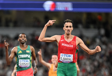 البقالي على موعد مع التاريخ.. الموعد والقنوات الناقلة لسباق 3 آلاف متر موانع في مونديال ألعاب القوى