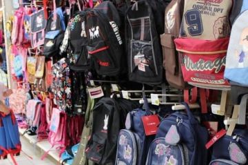 حجز حقائب مدرسية بميناء البيضاء يضع تجار درب عمر أمام خسائر مالية كبيرة حجز حقائب مدرسية بميناء البيضاء يضع تجار درب عمر أمام خسائر مالية كبيرة