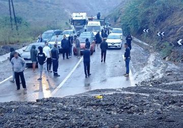 نشرة إنذارية: أمطار قوية مصحوبة بالرياح الثلاثاء بهذه المناطق