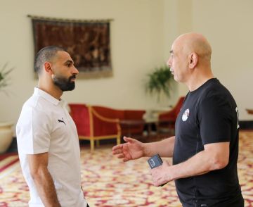 قبل حفل الكرة الذهبية.. حسام حسن يوجه رسالة خاصة لمحمد صلاح (صورة)