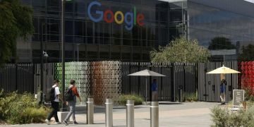 إلزام شركة غوغل بدفع 425 مليون دولار لتعويض مستخدميها عن جمع بياناتهم إلزام شركة غوغل بدفع 425 مليون دولار لتعويض مستخدميها عن جمع بياناتهم