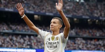 ريال مدريد يخصص استقبالا كبيرا لشاب مغربي نجا من زلزال الحوز -فيديو