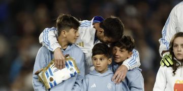 بكاء وليلة غنية بالمشاعر في الظهور الأخير لميسي بقميص الأرجنتين في بلاده -فيديو بكاء وليلة غنية بالمشاعر في الظهور الأخير لميسي بقميص الأرجنتين في بلاده -فيديو