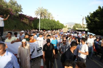 انتقدوا شعار سير لفاس.. سكان تاونات يحتجون للمطالبة بحقهم في العلاج (فيديو) انتقدوا شعار سير لفاس.. سكان تاونات يحتجون للمطالبة بحقهم في العلاج (فيديو)