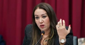 عمدة الدار البيضاء الرميلي تفشل في احتواء غضب التجار المتضررين من هدم الأسواق عمدة الدار البيضاء الرميلي تفشل في احتواء غضب التجار المتضررين من هدم الأسواق