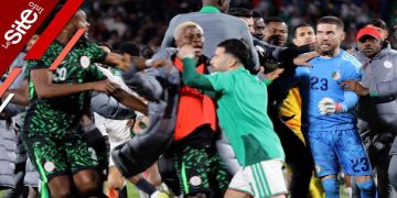الكاف يحقق في شغب مباراتي المغرب والكاميرون والجزائر ونيجيريا الكاف يحقق في شغب مباراتي المغرب والكاميرون والجزائر ونيجيريا