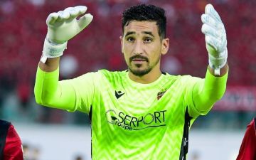 حارس مرمى الجزائر يعلن اعتزاله دوليا بعد وداع أمم إفريقيا