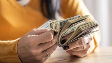 لماذا وصل الدولار الأمريكي إلى أدنى مستوى له في أربع سنوات وربما ينخفض أكثر؟ لماذا وصل الدولار الأمريكي إلى أدنى مستوى له في أربع سنوات وربما ينخفض أكثر؟