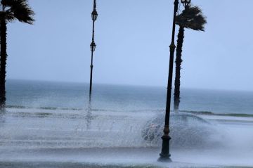 تحذير عاجل: أمواج قياسية ورياح عاتية تهدد السواحل المغربية!