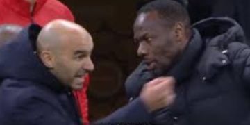 الكشف عن الحوار الذي دار بين الركراكي ومدرب السنغال خلال انسحاب الأخير من نهائي الكان