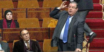 السنتيسي يحرج زميله أوزين ويتهم أعضاء مكتب النواب بالقفز على الدستور